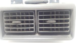 Audi 100 200 5000 C3 Moldura protectora de la rejilla de ventilación lateral del panel 443819983A