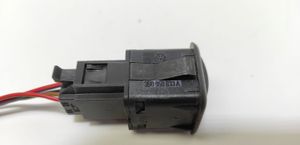 Volkswagen PASSAT B5 Schalter Tankdeckel Tankklappe Tankentriegelung 3B0959833A