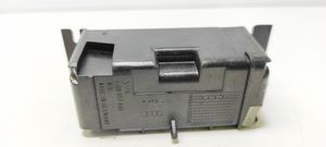 Audi A6 S6 C5 4B Takaoven tuhkakuppi 4B0857405