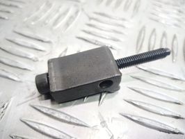Volkswagen PASSAT B5.5 Fuel Injector clamp holder 