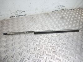 Opel Rekord E2 Takaoven lista (muoto) 90192109