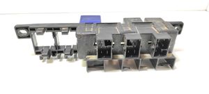 Volkswagen PASSAT B5 Fuse module 8L0941822A