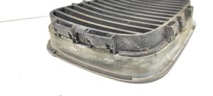 BMW 3 E36 Grille calandre supérieure de pare-chocs avant 8122237