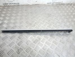 Audi A4 S4 B7 8E 8H Rivestimento modanatura parafango posteriore 8H0839477