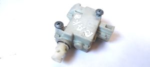 Volkswagen PASSAT B7 Fuel tank cap lock motor 