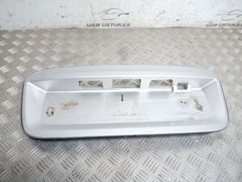 Nissan Almera Tino Barra luminosa targa del portellone del bagagliaio 90810BU700