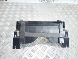 Land Rover Range Rover L322 Cadre, panneau d'unité radio / GPS YIU500070