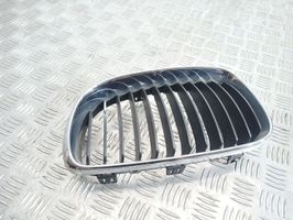 BMW 1 E81 E87 Maskownica / Grill / Atrapa górna chłodnicy 7179655