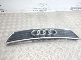 Audi A6 S6 C5 4B Grotelės viršutinės 4B0853651A