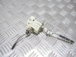 Volkswagen Bora Moteur de verrouillage trappe à essence 1J0810773R