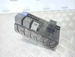 Volkswagen PASSAT B3 Module de fusibles 357937039