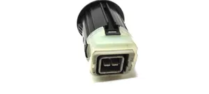 Nissan Qashqai+2 Connettore plug in USB 28023