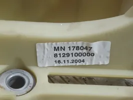 Mitsubishi Colt Vaihteenvalitsimen verhoilu MN178047