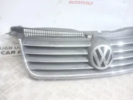 Volkswagen PASSAT B5.5 Grille calandre supérieure de pare-chocs avant 3B0853651