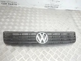 Volkswagen PASSAT B5 Etupuskurin ylempi jäähdytinsäleikkö 3B0853653C