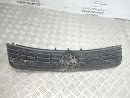 Volkswagen PASSAT B5 Etupuskurin ylempi jäähdytinsäleikkö 3B0853653C