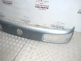 Volkswagen PASSAT B3 Etupuskurin ylempi jäähdytinsäleikkö 