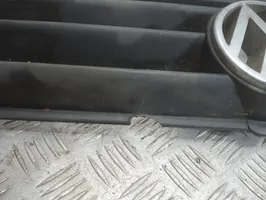 Volkswagen PASSAT Grille calandre supérieure de pare-chocs avant 