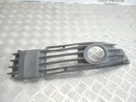 Volkswagen PASSAT B5.5 Grille inférieure de pare-chocs avant 