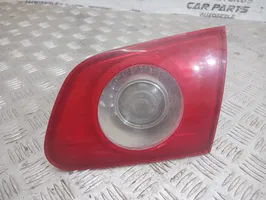 Volkswagen PASSAT B6 Lampy tylnej klapy bagażnika 3C9945094