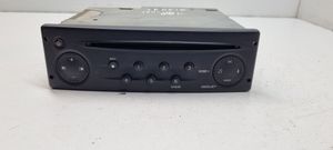 Renault Trafic II (X83) Panel / Radioodtwarzacz CD/DVD/GPS 8200633634