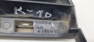 Nissan Almera N16 Grotelės viršutinės 62332