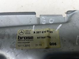 Mercedes-Benz E C207 W207 Elektryczny podnośnik szyby drzwi tylnych A2076700103