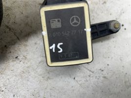 Mercedes-Benz CLS C219 Takailmanjousituksen korkeusanturi A0105427717