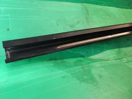 Opel Vivaro Sliding door middle rail 777663037R