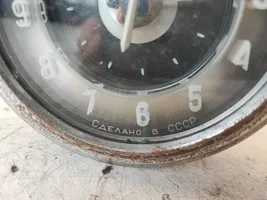 GAZ 21 Kello 686068