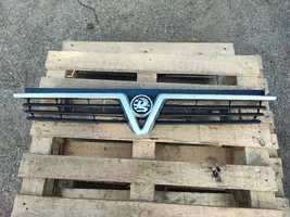 Opel Vivaro Maskownica / Grill / Atrapa górna chłodnicy 8200044888