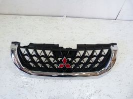 Mitsubishi Pajero Sport I Grille calandre supérieure de pare-chocs avant MR478595