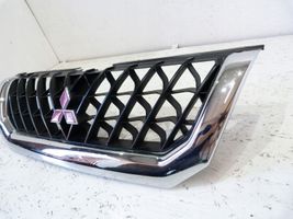 Mitsubishi Pajero Sport I Grille calandre supérieure de pare-chocs avant MR478595