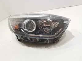 Renault Captur Lampa przednia 260103670R