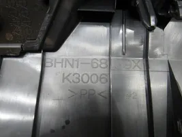 Mazda 3 II Tavaratilan kynnyksen suoja BHN1-6889X