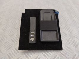 Mercedes-Benz S C217 USB-pistokeliitin A2228200915