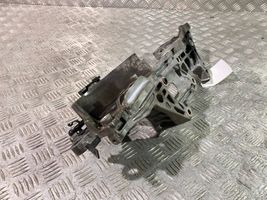 Audi A6 S6 C7 4G Generaattorin/laturin kiinnike 04L903143B
