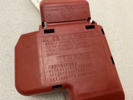 Toyota RAV 4 (XA40) Fusibile relè della batteria 8282153090