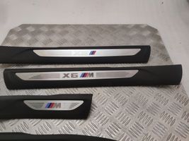 BMW X6M F86 Copertura del rivestimento del sottoporta anteriore 7284558