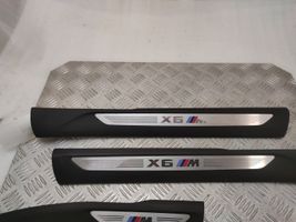 BMW X6M F86 Copertura del rivestimento del sottoporta anteriore 7284558