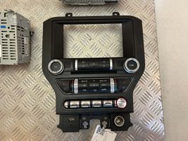 Ford Mustang VI Radio/CD/DVD/GPS-pääyksikkö KR3T14G370CGC