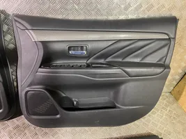 Mitsubishi Outlander Istuimien ja ovien verhoilusarja 