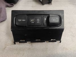 Hyundai Santa Fe USB-pistokeliitin 96120S1100