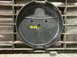 Fiat Grande Punto Atrapa chłodnicy / Grill 735335775