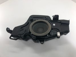 Toyota RAV 4 (XA40) Subwoofer-bassokaiutin 861500R030