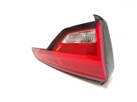 Audi A4 S4 B9 Lampy tylnej klapy bagażnika 8W9945075