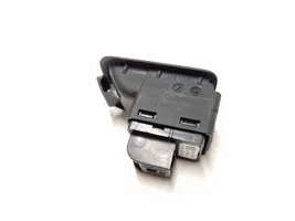 Audi A4 S4 B9 Przełącznik / Przycisk otwierania klapy bagażnika 4M0959831A
