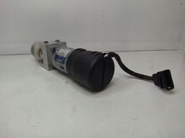 Volkswagen Touareg I Tailgate hydraulic pump motor 7L6827449