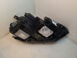 Volkswagen Touran III Lampa przednia 5TB941081