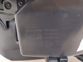 Audi A3 S3 8V Dvidurio galinių vietų šoninis apdailos skydas 8V3867036